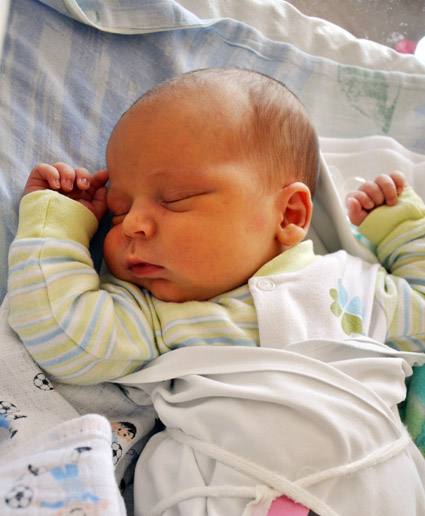 Jan Artur Kałuża to ukochane dziecko Renaty i Artura z Alwerni. Chłopczyk urodził się 24 lipca 2014 roku, o godz. 10.55. Ważył 4.125 g, mierzył 54 cm. - 3410